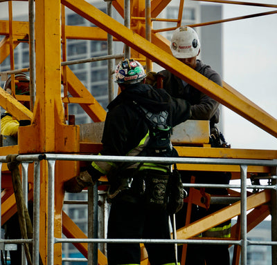 How to Wear a Safety Harness Properly?